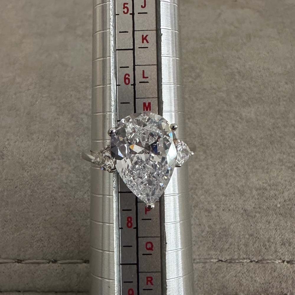 Cubic Zirconia pear shaped silver ring size 7 - Picture 11 of 11